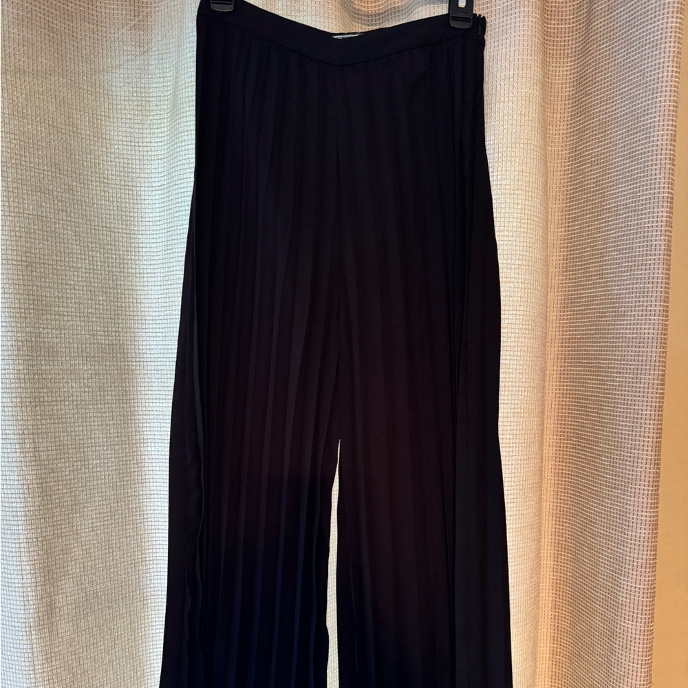 A. Calin by Flying Tomato Black Chiffon Pleated Parachute Pants